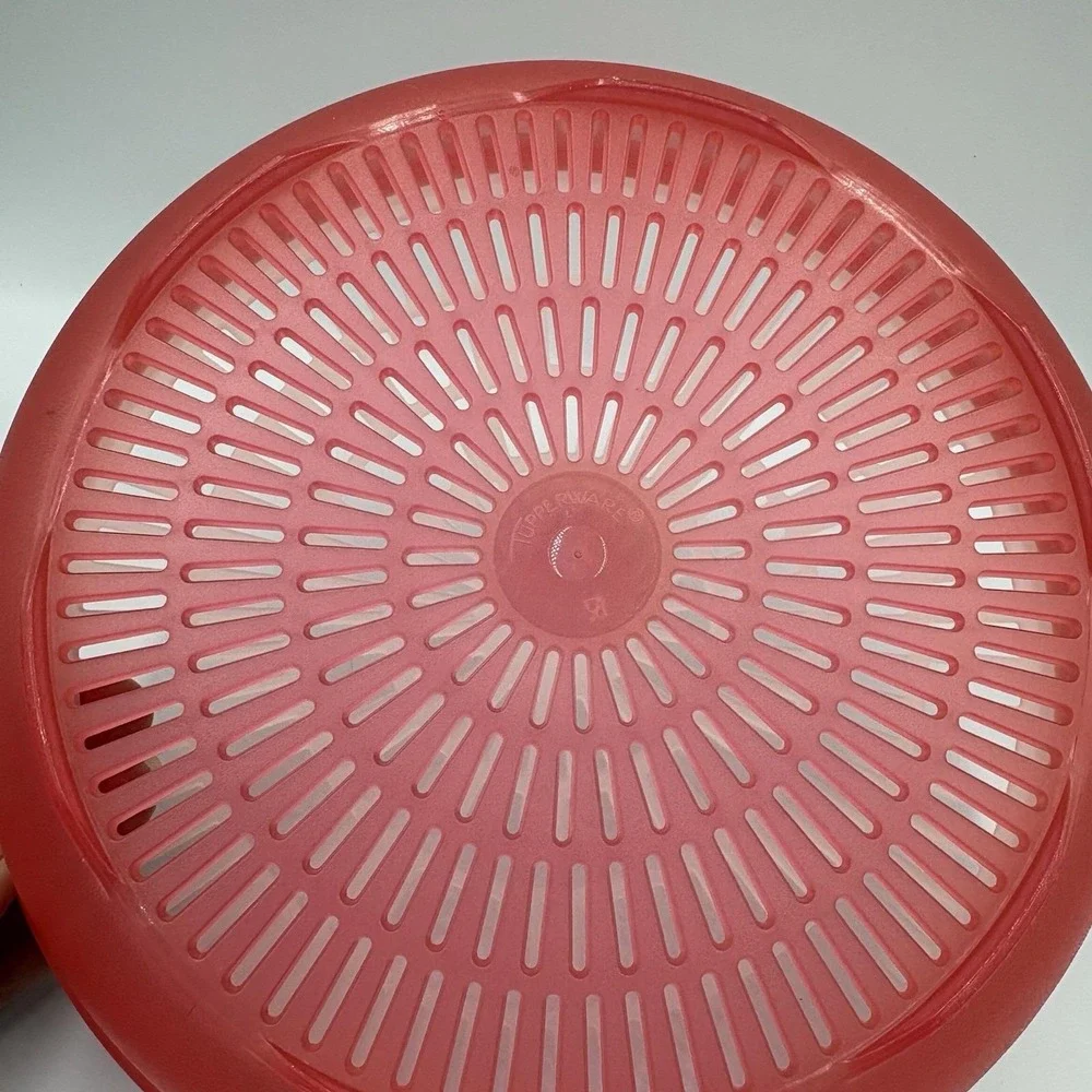 Tupperware Colander Strainer Bowl 1835 Flow Through Lid 3 Quart Red EUC